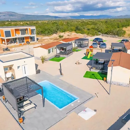 Auto-kamp Dvije Suze 1 * Bristane