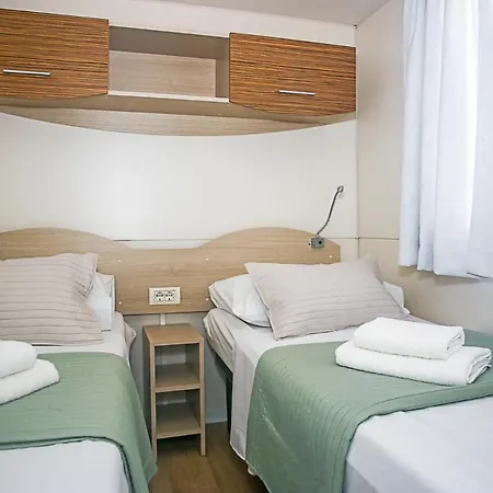 Auto-kamp Dvije Suze 1 * Bristane