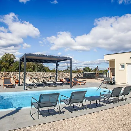 假日公园 Auto-kamp Dvije Suze 1 *