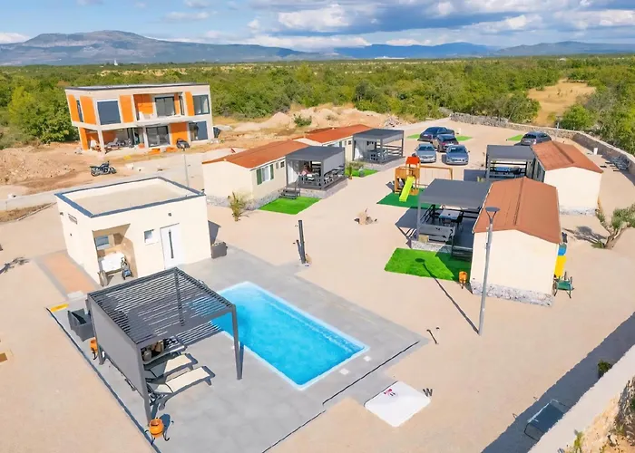 Auto-kamp Dvije Suze 1 * Bristane