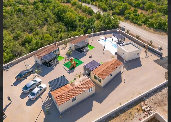 Auto-kamp Dvije Suze 1 * Bristane