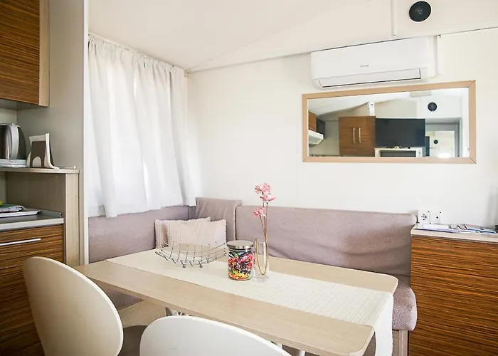 Auto-kamp Dvije Suze 1 פארק נופש Bristane