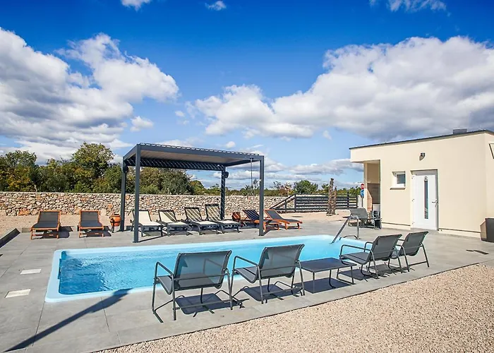 פארק נופש Auto-kamp Dvije Suze 1 *